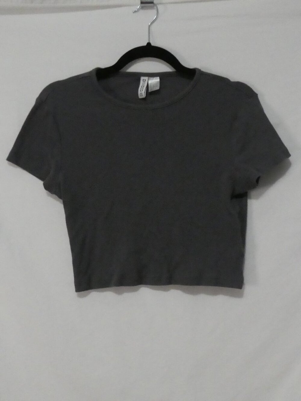 DIVIDED H&M Basic Dark Charcoal Gray Ribbed Crop Tee - Size Large